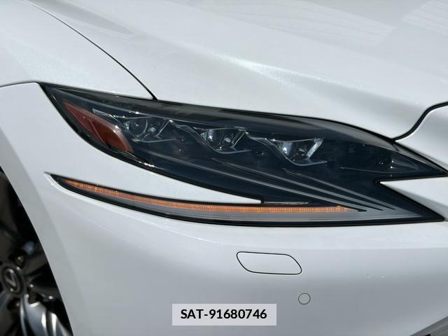 Lexus LS 2018-09 8646946-10
