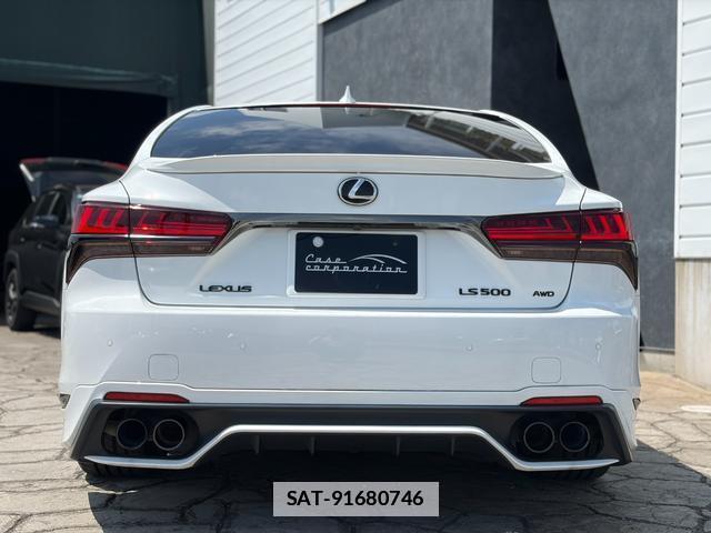 Lexus LS 2018-09 8646946-3