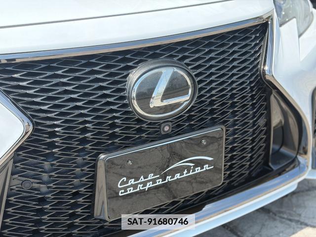Lexus LS 2018-09 8646946-7