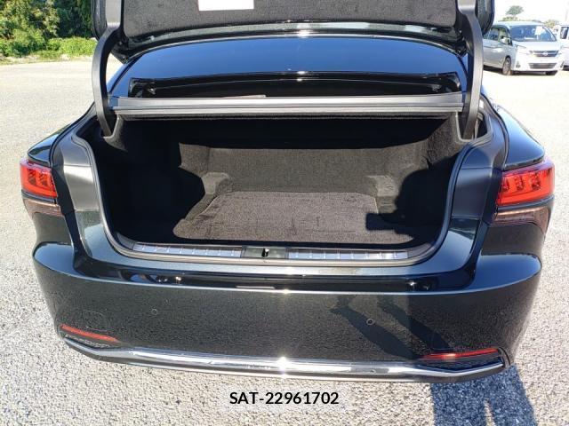 Lexus LS 2021-05 8647538-5