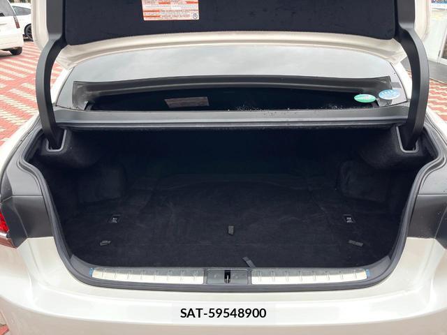 Lexus LS 2018-01 8648320-9
