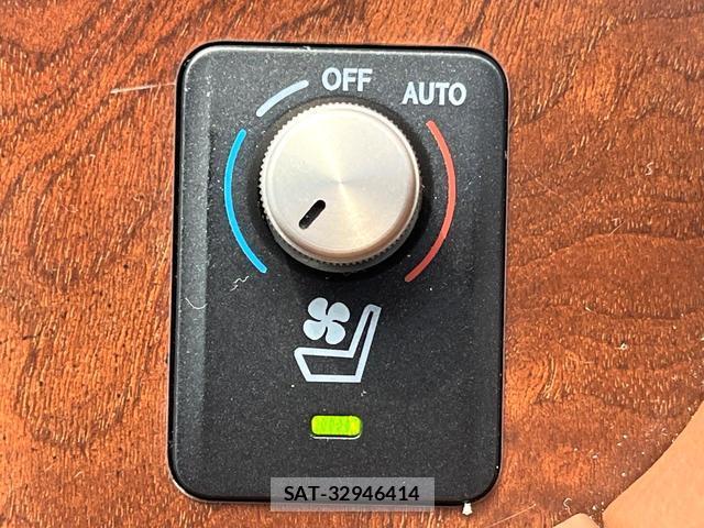 Lexus LS 2013-04 8648328-5
