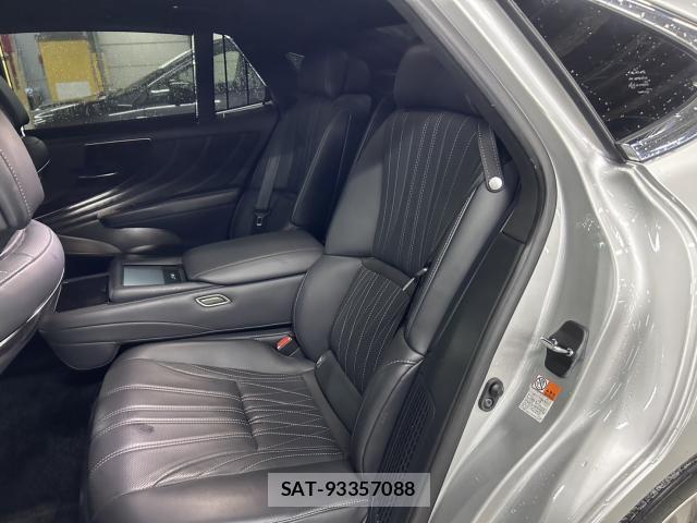 Lexus LS 2018-03 8649517-11