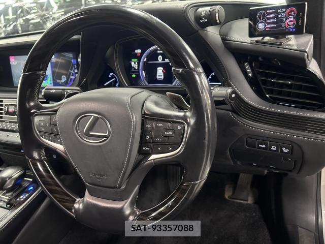 Lexus LS 2018-03 8649517-16