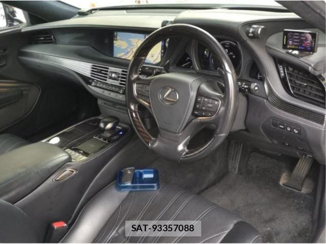 Lexus LS 2018-03 8649517-2