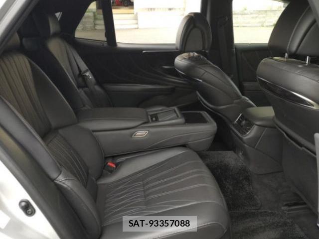 Lexus LS 2018-03 8649517-5