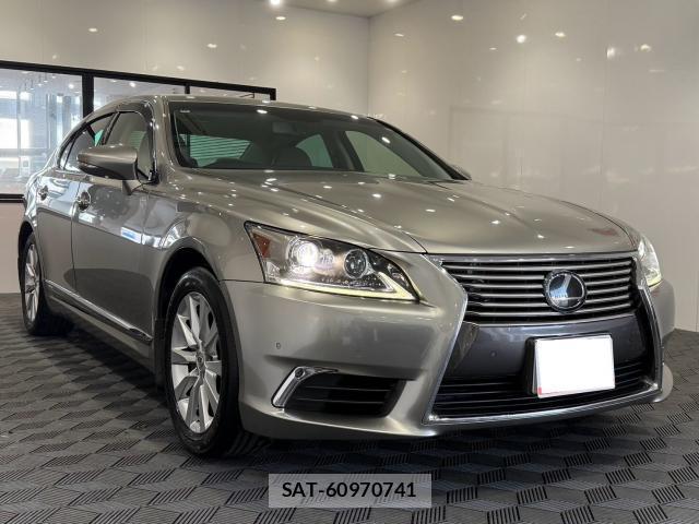 Lexus LS 2017-02 8650149-1