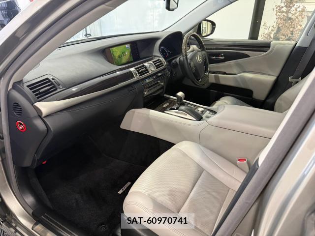 Lexus LS 2017-02 8650149-14