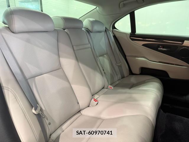 Lexus LS 2017-02 8650149-16