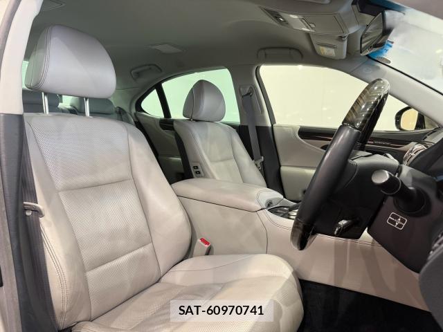 Lexus LS 2017-02 8650149-2