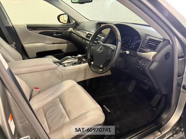 Lexus LS 2017-02 8650149-3