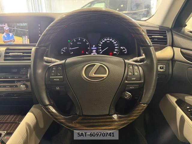 Lexus LS 2017-02 8650149-4