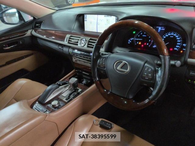 Lexus LS 2015-12 8652592-2