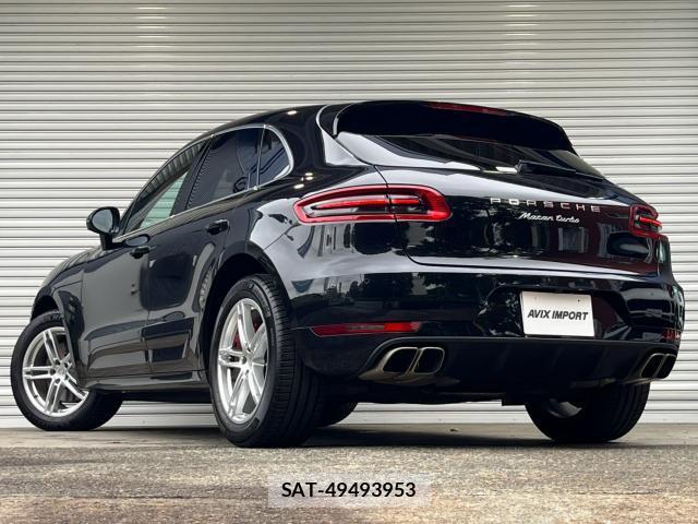 Porsche MACAN 2016-01 8646977-1