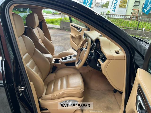 Porsche MACAN 2016-01 8646977-14
