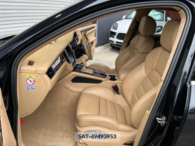 Porsche MACAN 2016-01 8646977-15
