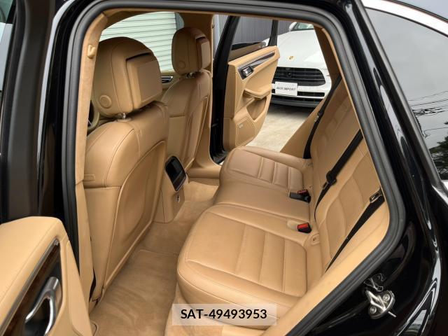 Porsche MACAN 2016-01 8646977-16