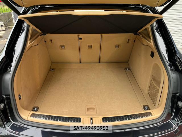 Porsche MACAN 2016-01 8646977-18