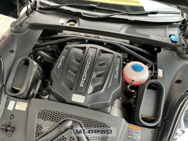 Porsche MACAN 2016-01 8646977-19