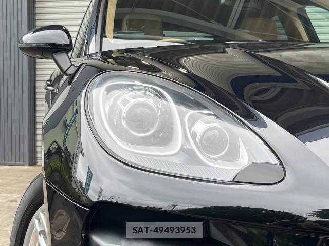 Porsche MACAN 2016-01 8646977-2