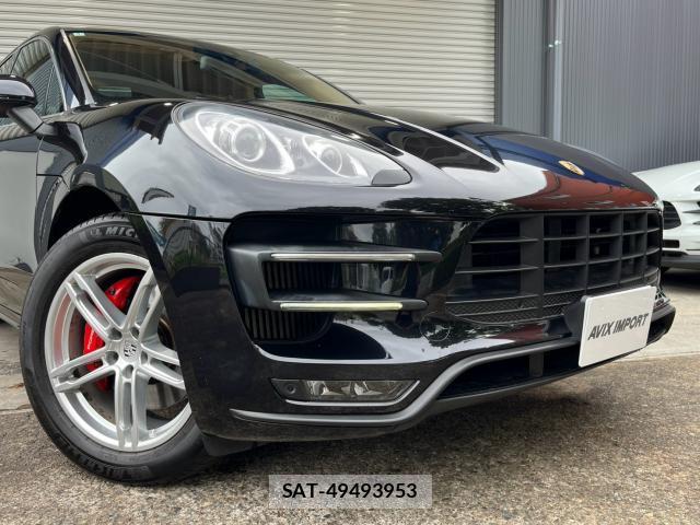 Porsche MACAN 2016-01 8646977-4