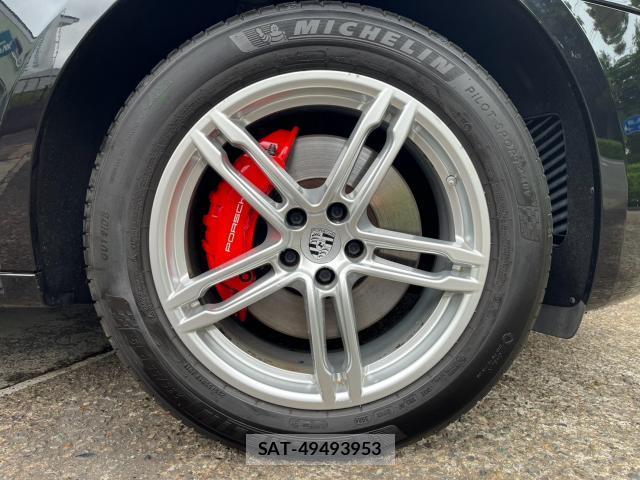 Porsche MACAN 2016-01 8646977-5