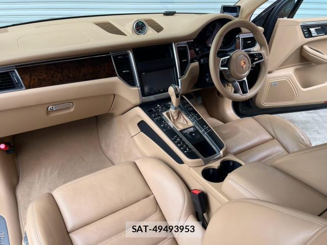 Porsche MACAN 2016-01 8646977-6