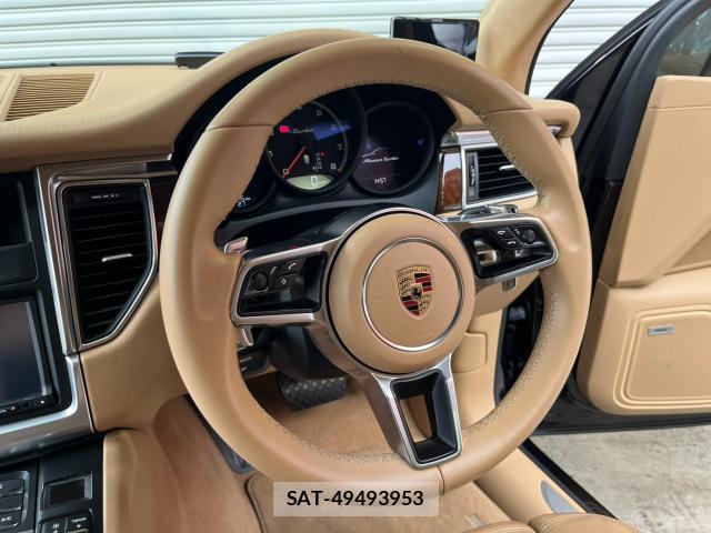 Porsche MACAN 2016-01 8646977-7