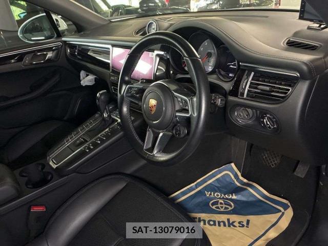 Porsche MACAN 2019-09 8647035-3