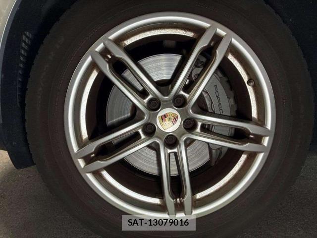 Porsche MACAN 2019-09 8647035-8