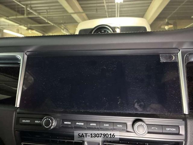 Porsche MACAN 2019-09 8647035-9