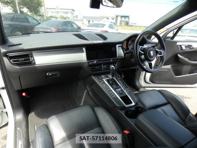 Porsche MACAN 2020-07 8648730-5