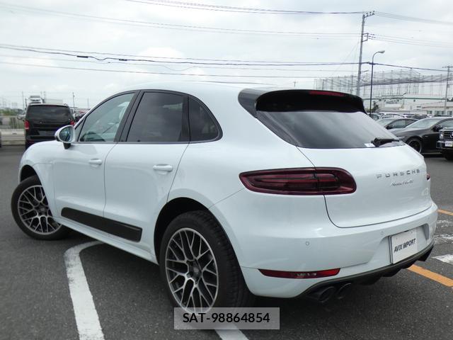 Porsche MACAN 2016-06 8648734-4
