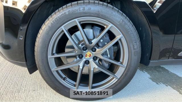 Porsche MACAN 2025-08 8651279-8