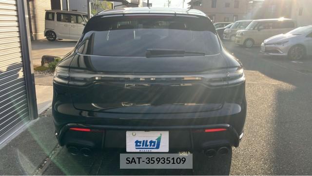 Porsche MACAN 2026-04 8651374-1