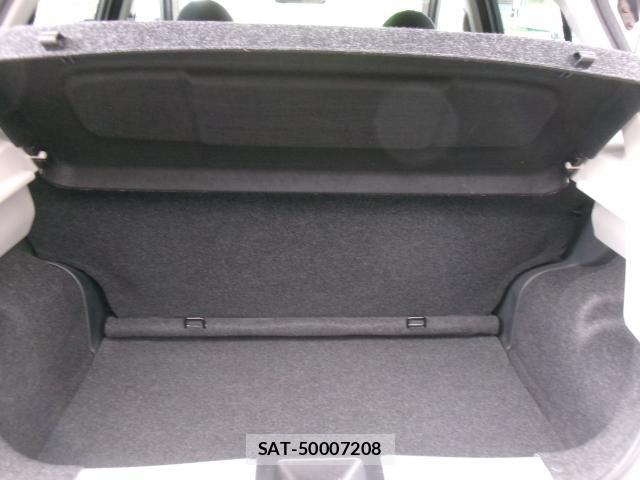 Nissan MARCH 2018-01 8646734-6