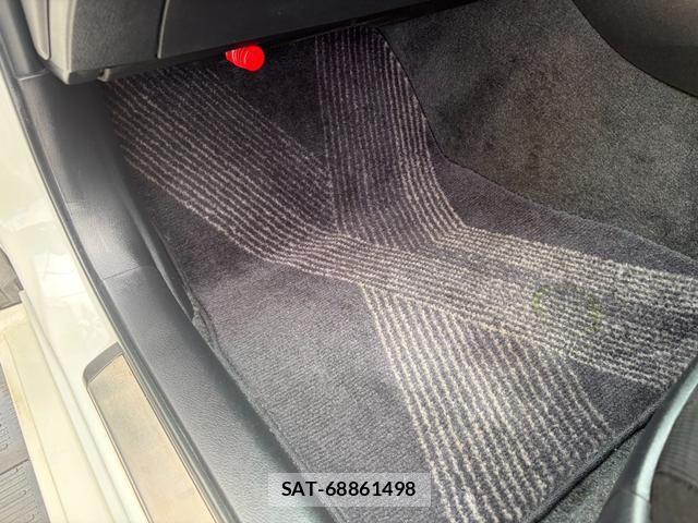 Toyota MARK X 2012-02 8647470-17