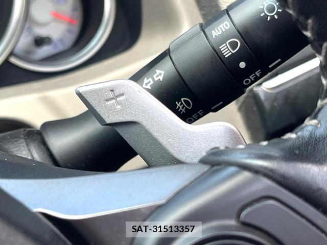 Toyota MARK X 2017-11 8648324-3