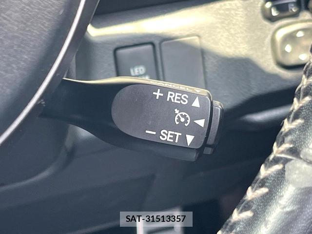 Toyota MARK X 2017-11 8648324-5