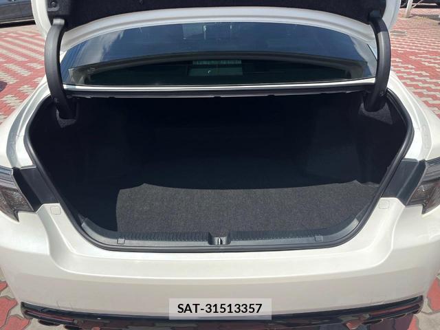 Toyota MARK X 2017-11 8648324-9