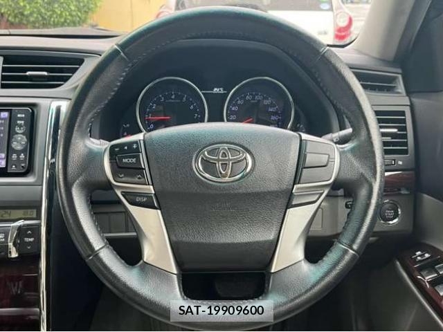 Toyota MARK X 2012-01 8652367-13