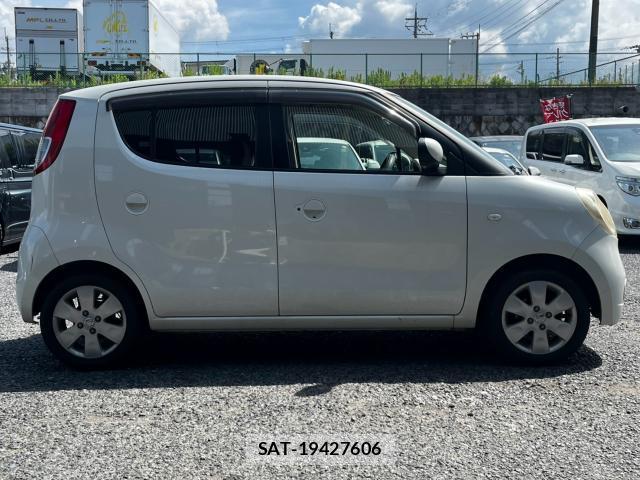 Nissan MOCO 2009-05 8649898-3