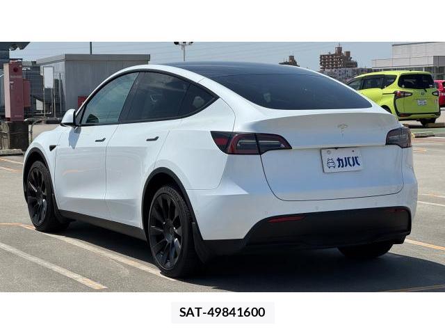 Tesla MODEL Y 2023-12 8649646-13