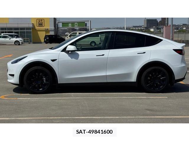Tesla MODEL Y 2023-12 8649646-14