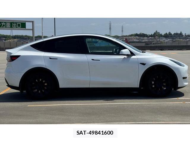 Tesla MODEL Y 2023-12 8649646-2