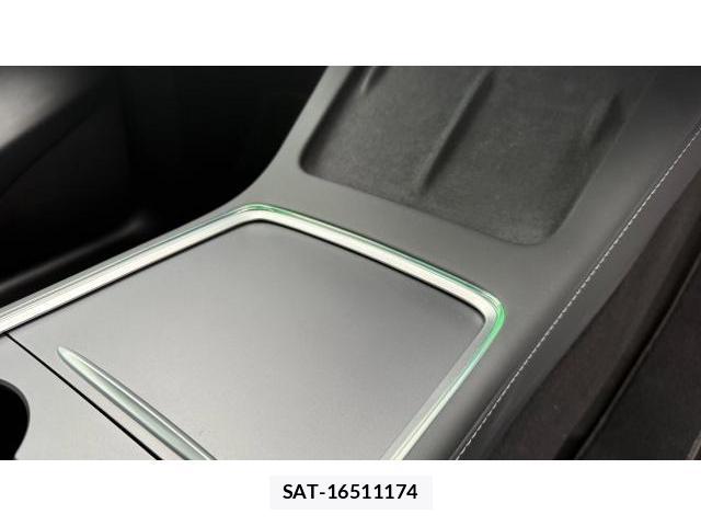 Tesla MODEL Y 2022-10 8649670-11