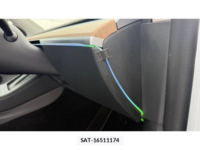 Tesla MODEL Y 2022-10 8649670-12