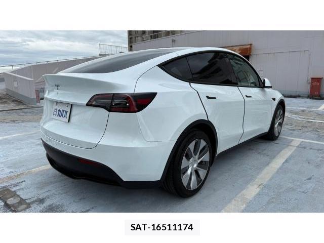 Tesla MODEL Y 2022-10 8649670-15
