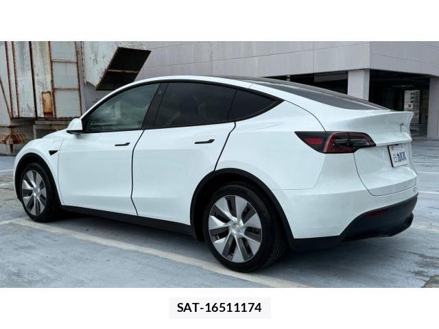 Tesla MODEL Y 2022-10 8649670-16