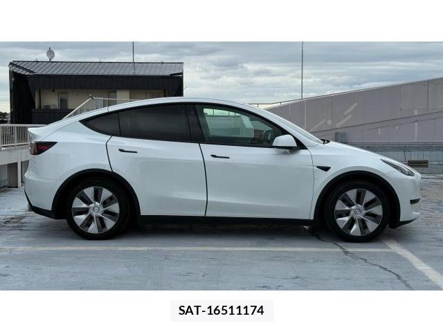 Tesla MODEL Y 2022-10 8649670-2